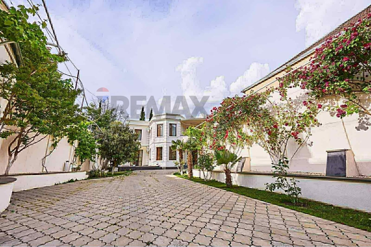 Unique Diplomatic Residence in Krtsanisi - Photo 2