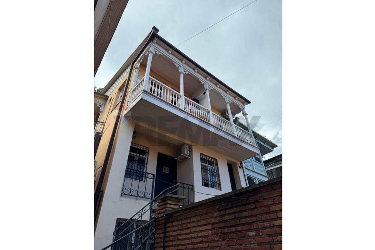 2-Story 3-BR House in Abanotubani for Sale - Main Photo