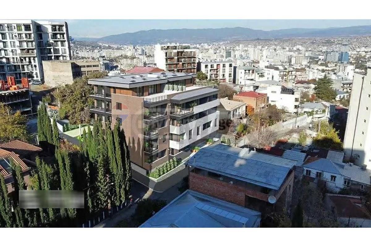 იყიდება 3-ოთახიანი ბინა ვაკეში, ბუტიკურ კორპუსში