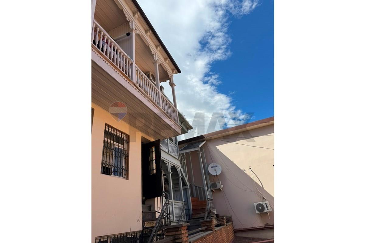 2-Story 3-BR House in Abanotubani for Sale - Photo 3