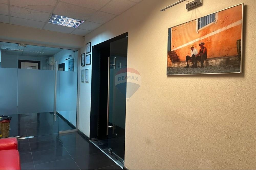 იყიდება 140 მ² საოფისე ფართი მრგვალ ბაღთან - Photo 4