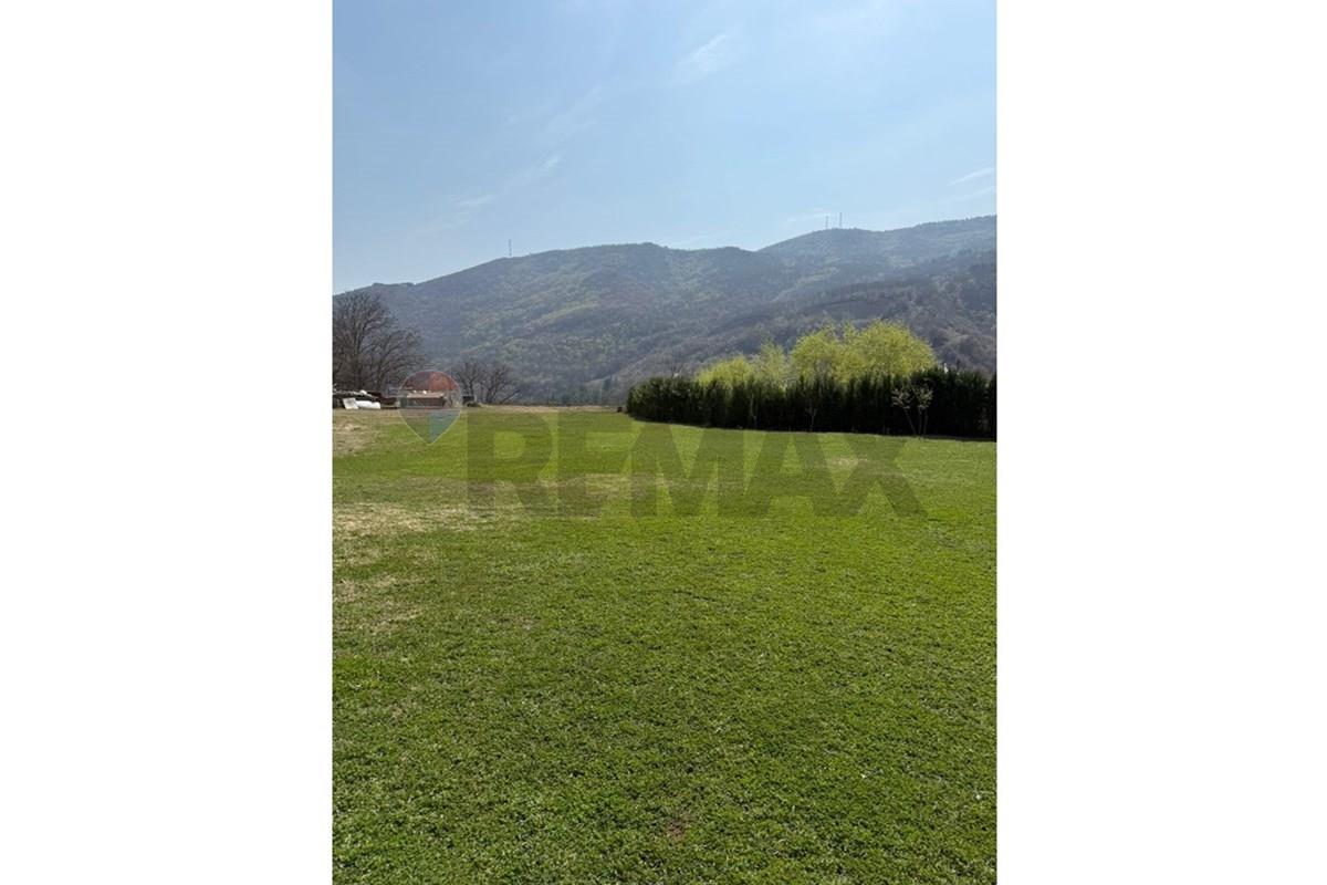 Spacious Land Plot with Scenic Views in Tskneti - Photo 3