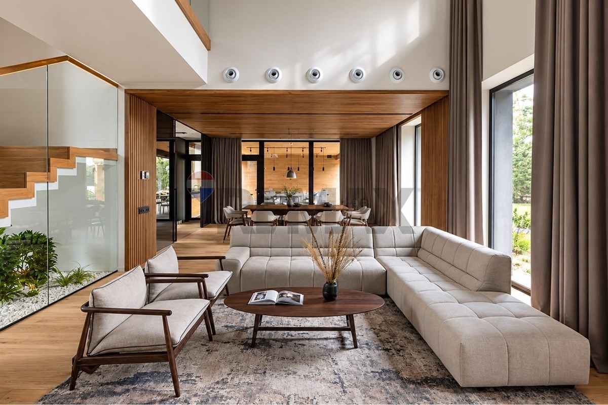 High-End 8-Room Villa with Exquisite Architecture in Digomi - Photo 2