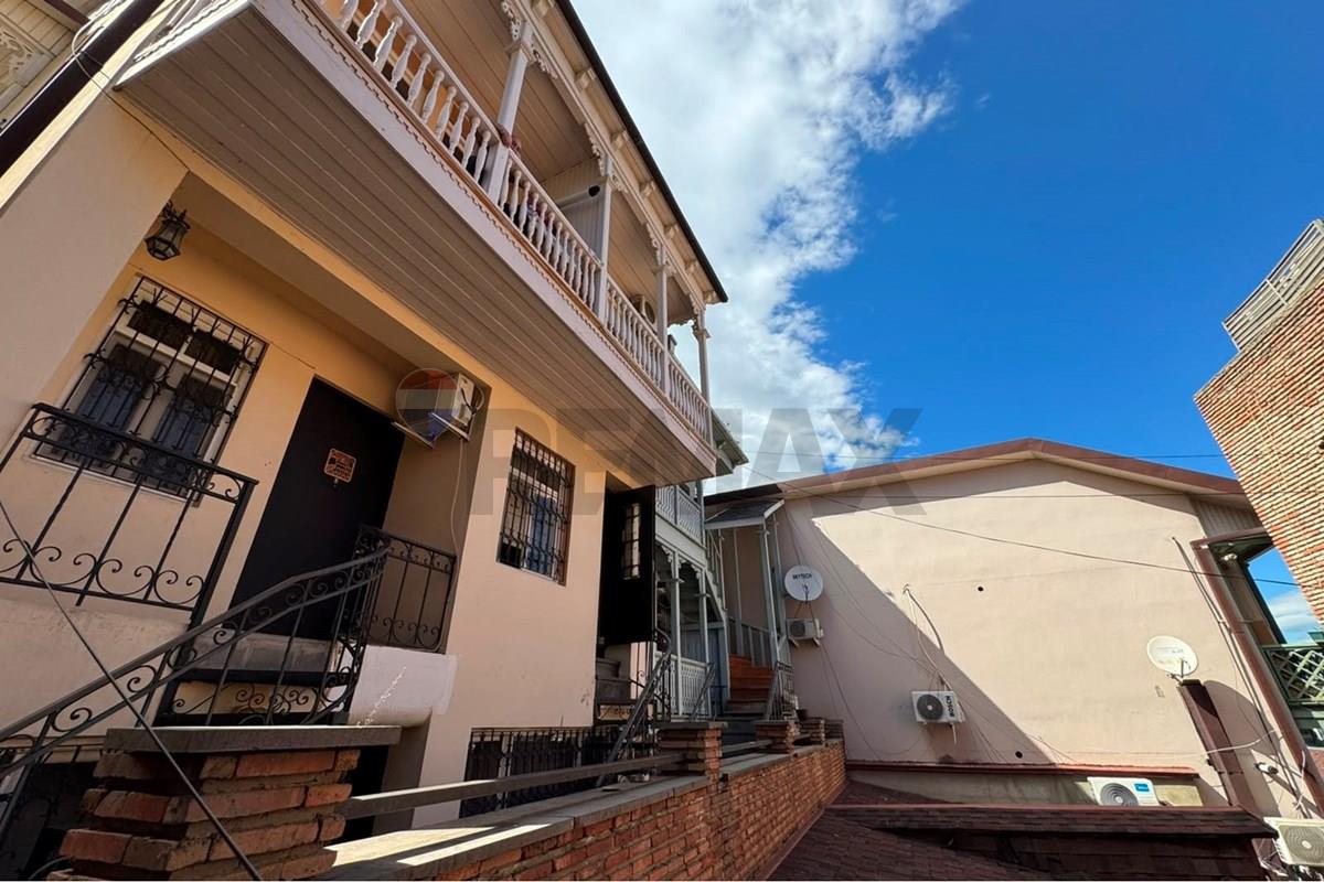 2-Story 3-BR House in Abanotubani for Sale - Photo 2