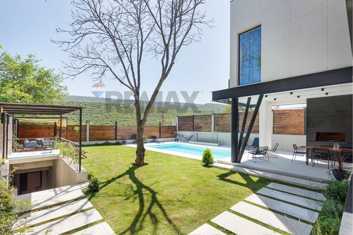 Premium Villa with Pool in Digomi - Photo 5