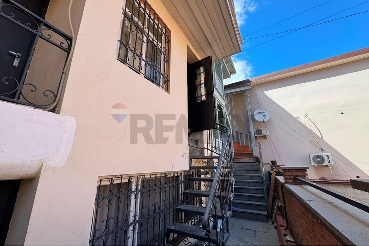 2-Story 3-BR House in Abanotubani for Sale - Photo 4
