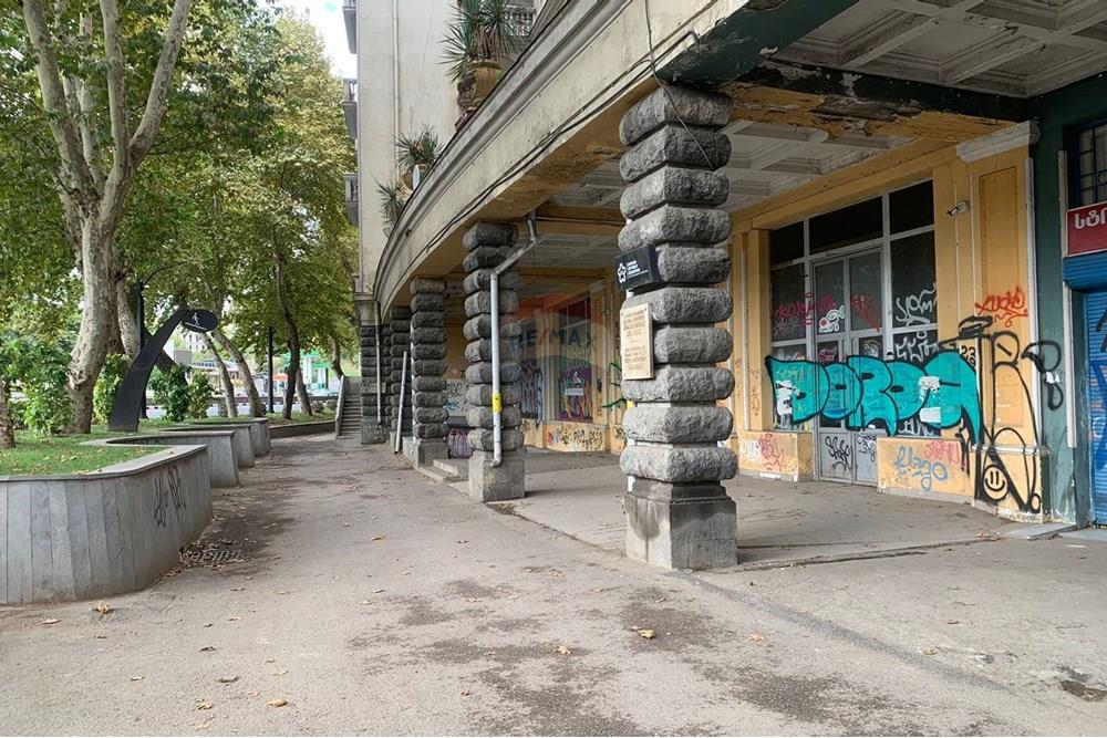 For sale: Office space on Heroes Square - Main Photo