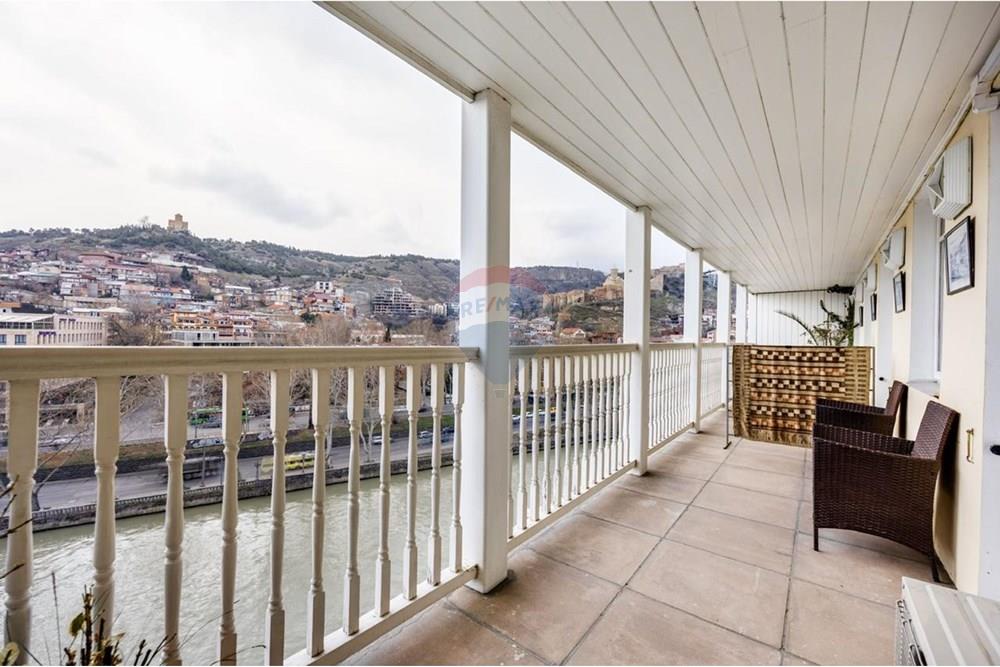 Luxurious Property for sale - Main Photo