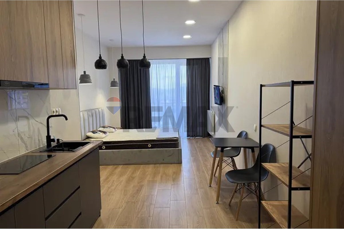 apartment with a new renovation . - Photo 2