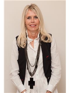 Eliane Zur Werra -  Team Lake House Morcote - RE/MAX Lugano