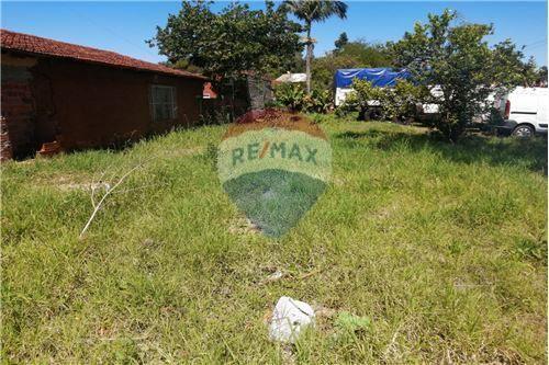 Vendo terreno en esquina, lugar alto y parejo, ubicado en el barrio Fátima de la ciudad de Encarnación. — foto 2