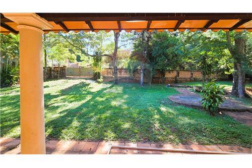 casa en venta en Aregua