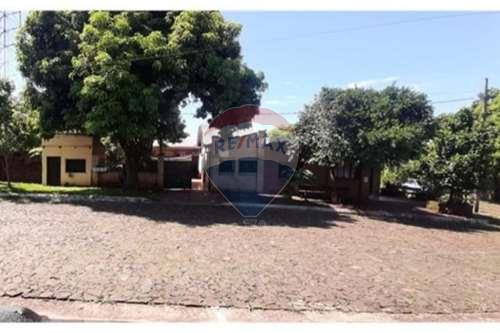Residencia Familiar ubicada en esquina, sobre empedrado a 250 mts. de la ruta  — foto 3