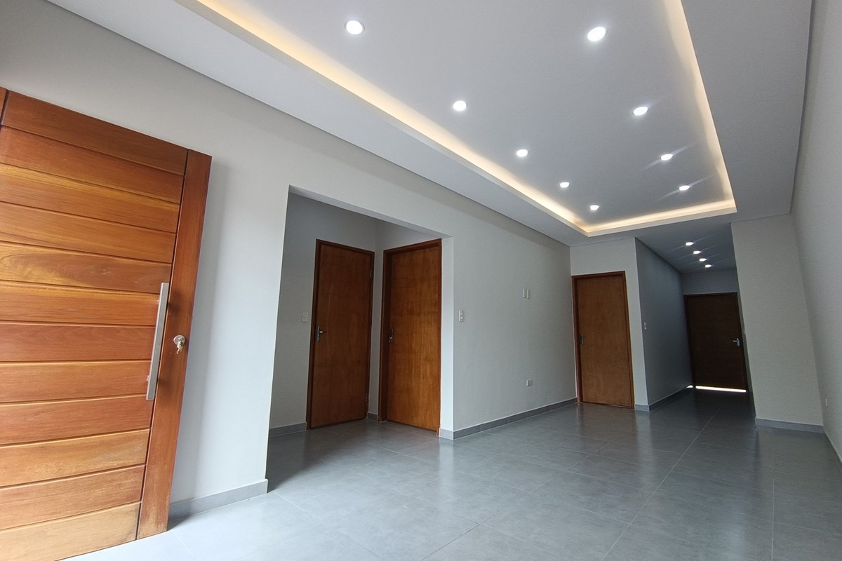 Amplio y moderno chalet a estrenar, ubicado en una zona residencial tranquila y segura, a solo 5 minutos del centro de Ñ — foto 2