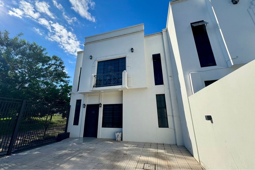 Casa en venta en Parques del Yacht, Lambaré — foto 2