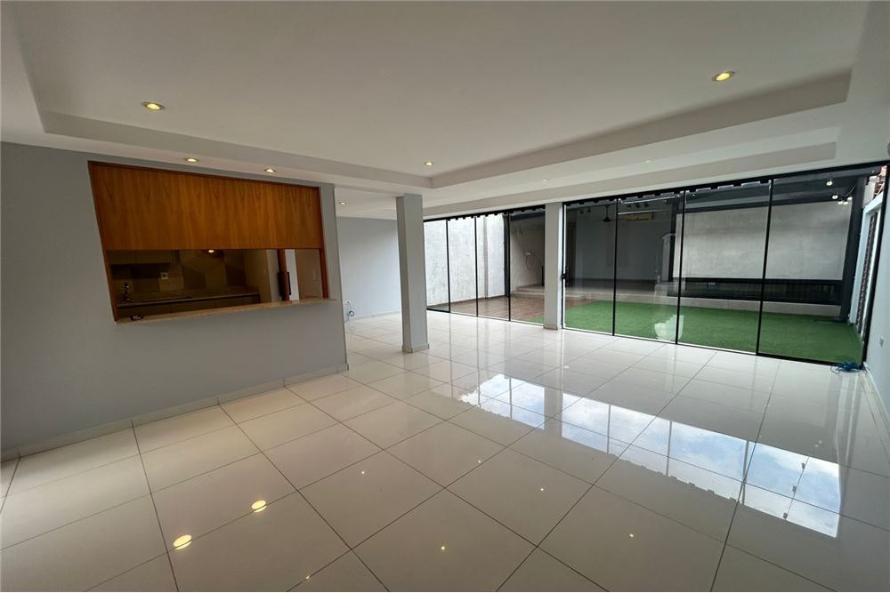 Casa en venta en Fernando de la Mora — foto 3