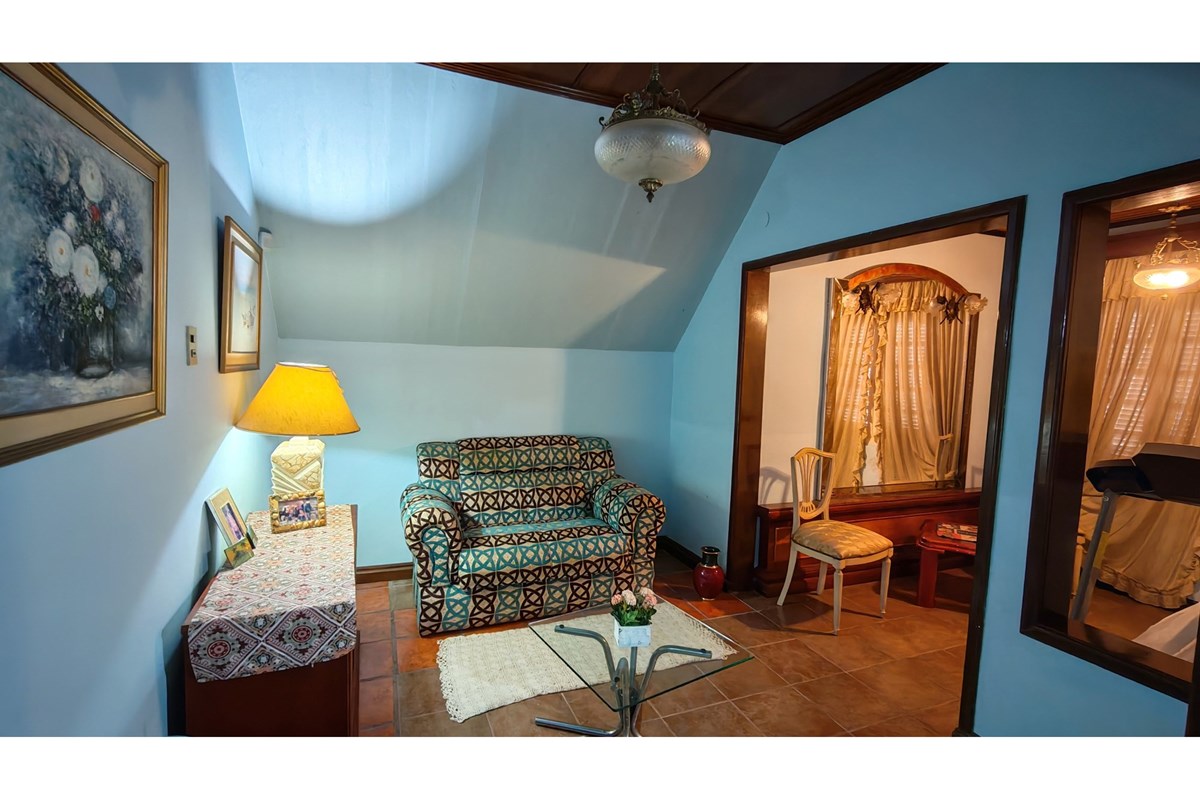 🏡 RESIDENCIA CON PISCINA Y QUINCHO EN LAMBARÉ — foto 3
