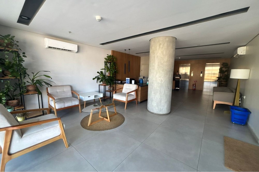 VENDO DEPARTAMENTO TOTALMENTE AMOBLADO DE 1 HABITACION CON DOBLE BALCON Y COCHERA - ZONA VILLA MORRA. EDIFICIO FIRST LIV — foto 3