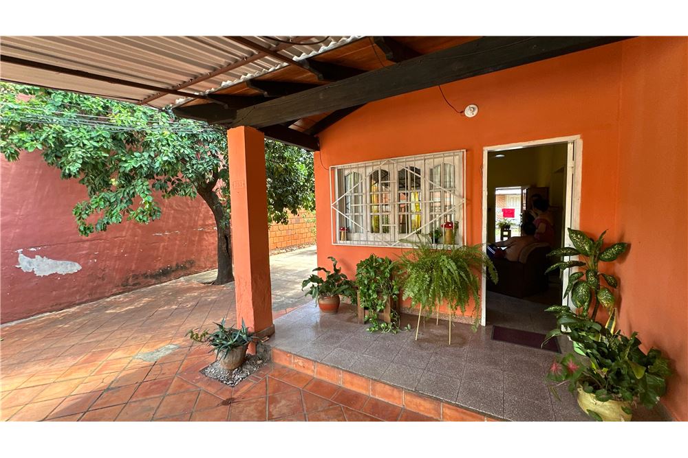 ¡OPORTUNIDAD ÚNICA! CASA EN SAN LORENZO - BARRIO LUCERITO — foto 2