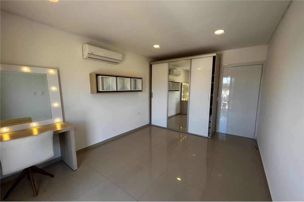 Casa en venta ubicada en el Condominio La Trinidad. Cuenta con 589 m2 y está distribuido con:  — foto 3
