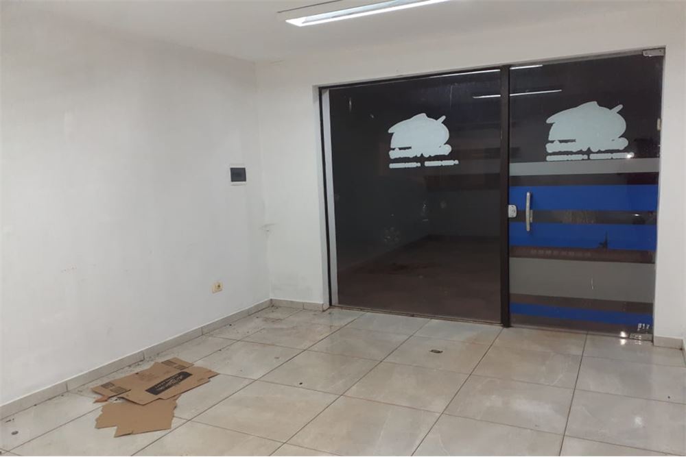 Pequeño local comercial en alquiler, especial para peluquerias, despensas, surtidores, barberias etc — foto 2