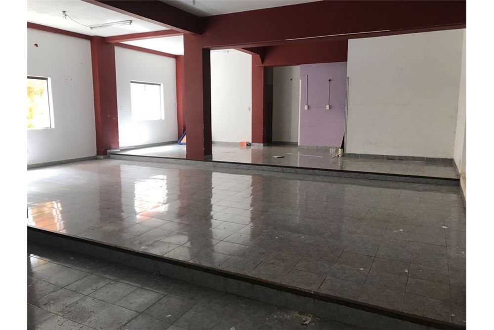 Local comercial en venta en Encarnación — foto 3
