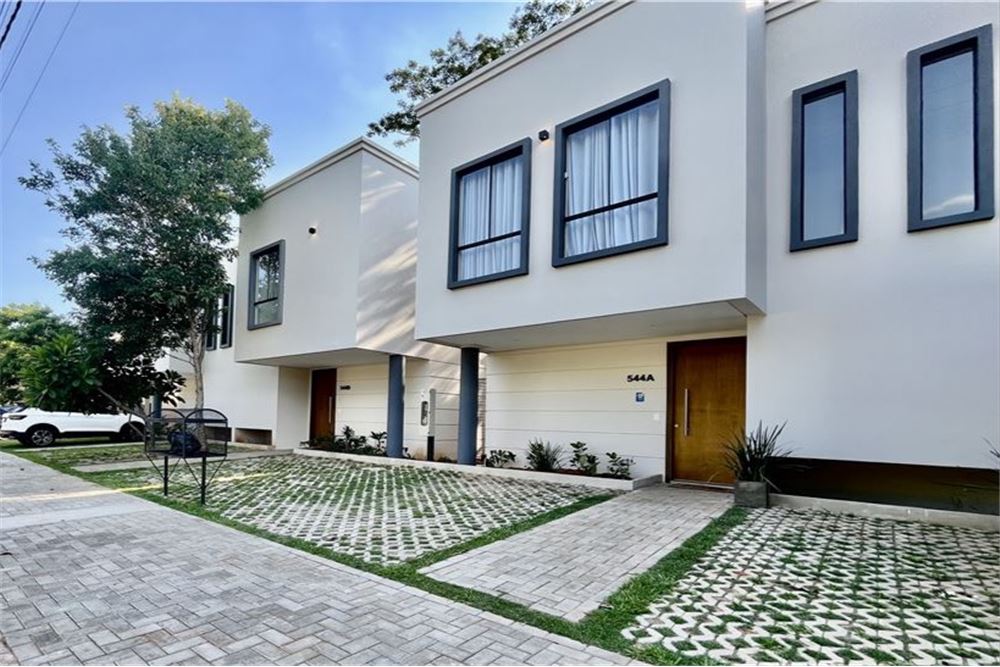 Casa en venta en Mariano Roque Alonso — foto 2