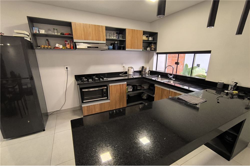 Disponible para la venta, esta impresionante casa nueva en el mercado está ubicada en el Barrio Jardin en Cambyretá, Ita — foto 3