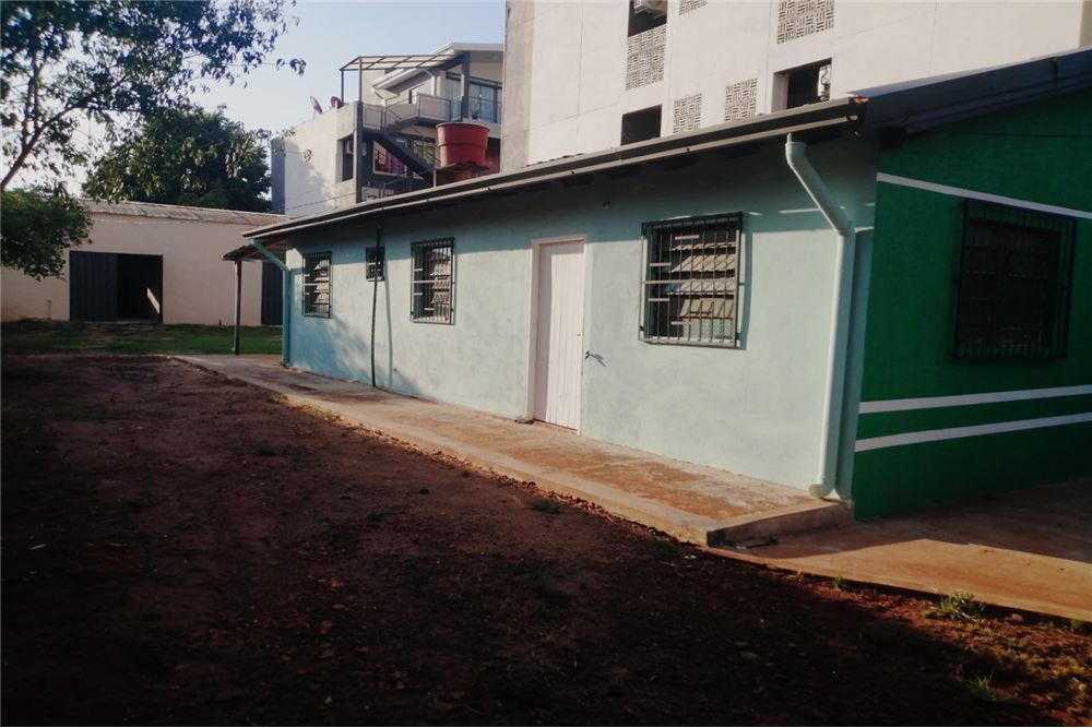 La casa se encuentra en el Barrio San Pedro a 1 cuadra de la Avda. Matiauda . A 6 cuadras del Supermercado La Familia. L — foto 2
