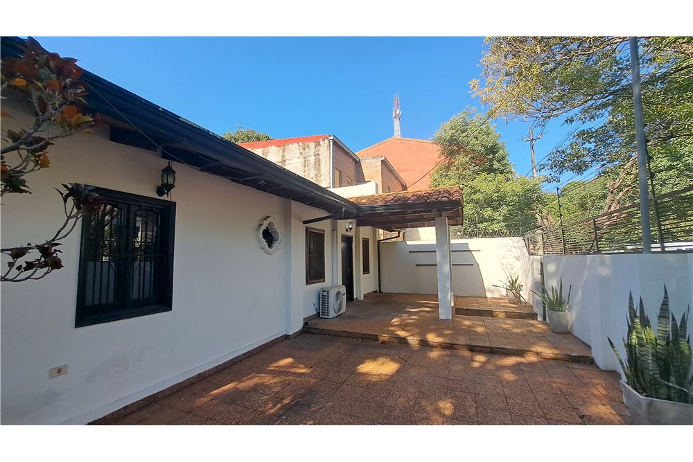 Casa en venta en Bernardino Caballero, Asunción — foto 3