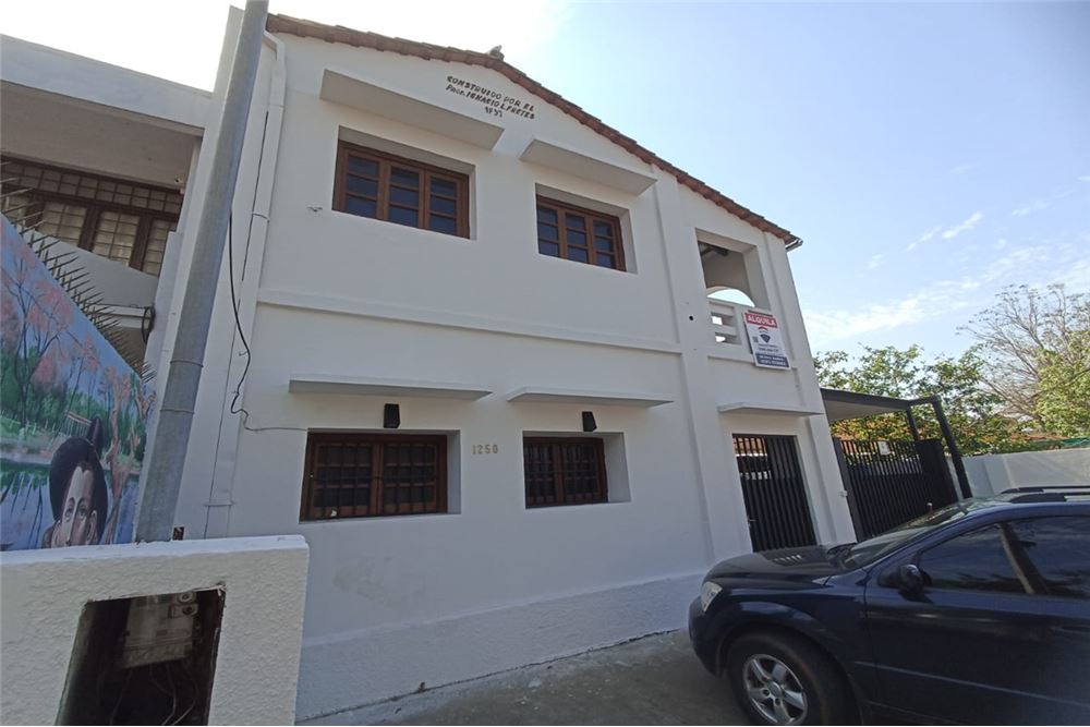 Esta versátil propiedad comercial se encuentra en una ubicación privilegiada en el centro de Asunción, en el barrio Gral — foto 2