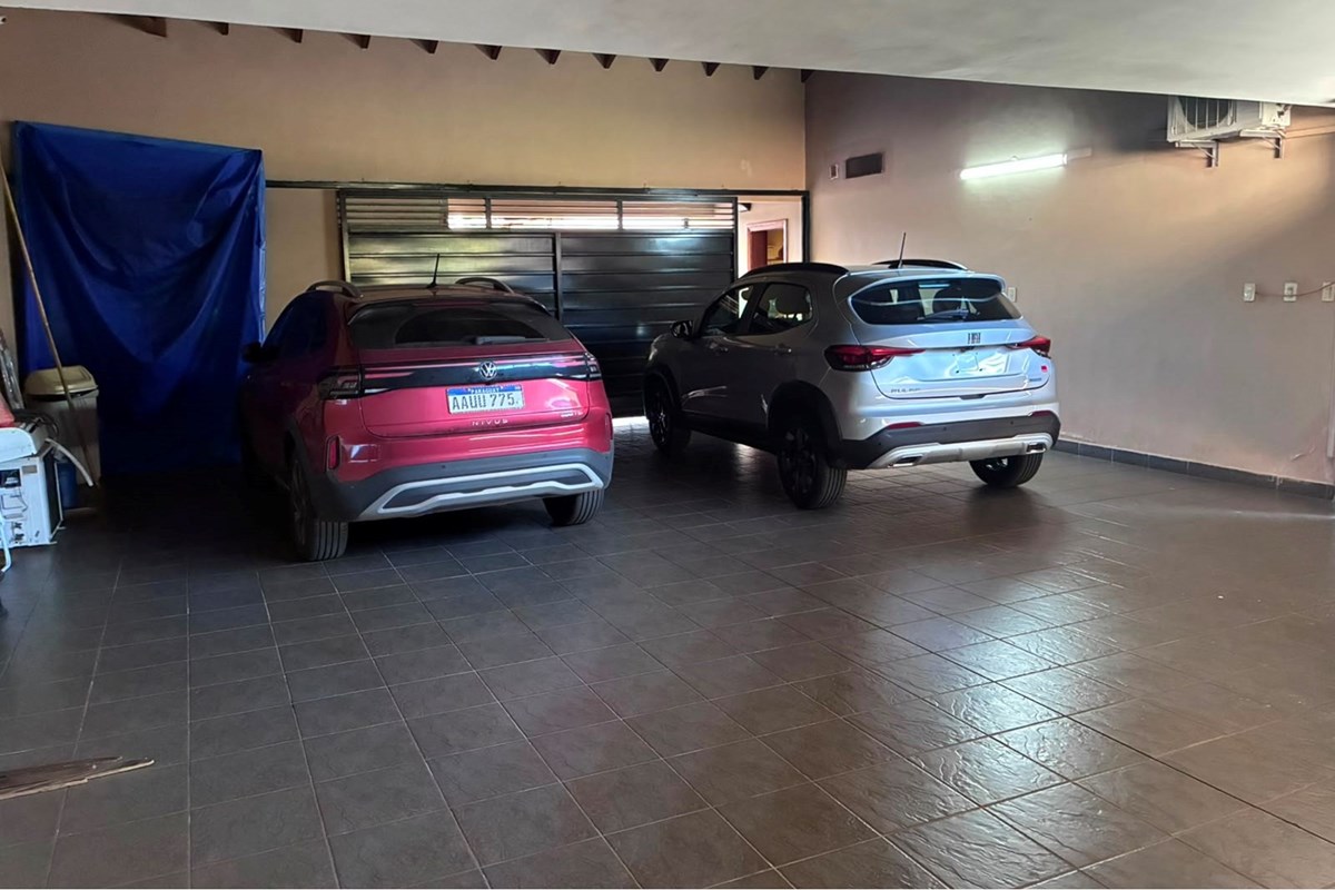 ¡Descubre esta increíble oportunidad de inversión en Encarnación, Itapúa! Situada en la prestigiosa dirección de Juan Le — foto 3