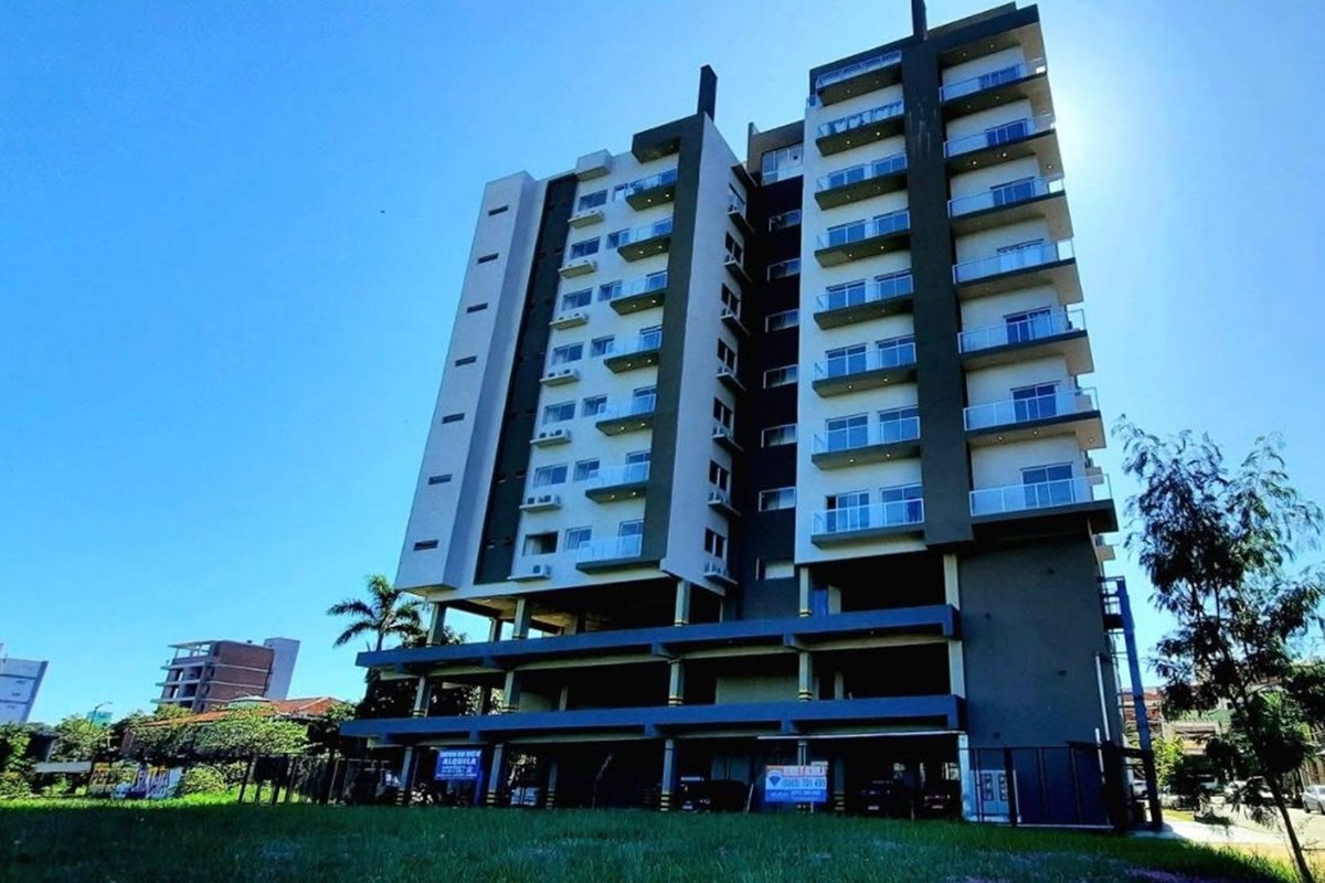Excelente oportunidad de inversión o vivienda en el Edificio San José IV, ubicado en la ciudad de Encarnación. Este mode — foto 2