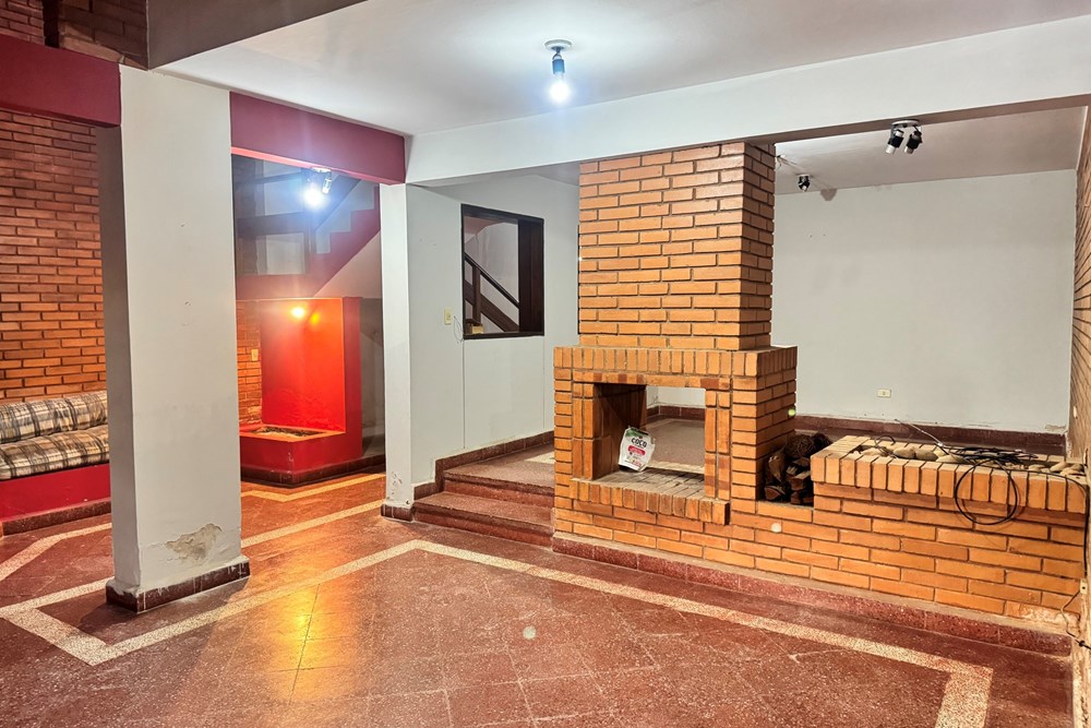 Propiedad ubicada sobre calle asfaltada Nivaclé esquina Mburukuja con 946,5 m² de terreno y gran potencial para vivienda — foto 2