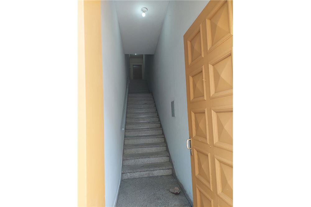 Vendo hermosa propiedad de dos plantas ubicada a lado del Hotel España en Asunción, cuenta con un local comercial con ba — foto 2