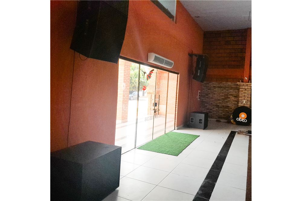 En venta excelente complejo de características orientadas a local de eventos, iglesias de cultos, deposito y oficinas, e — photo 2