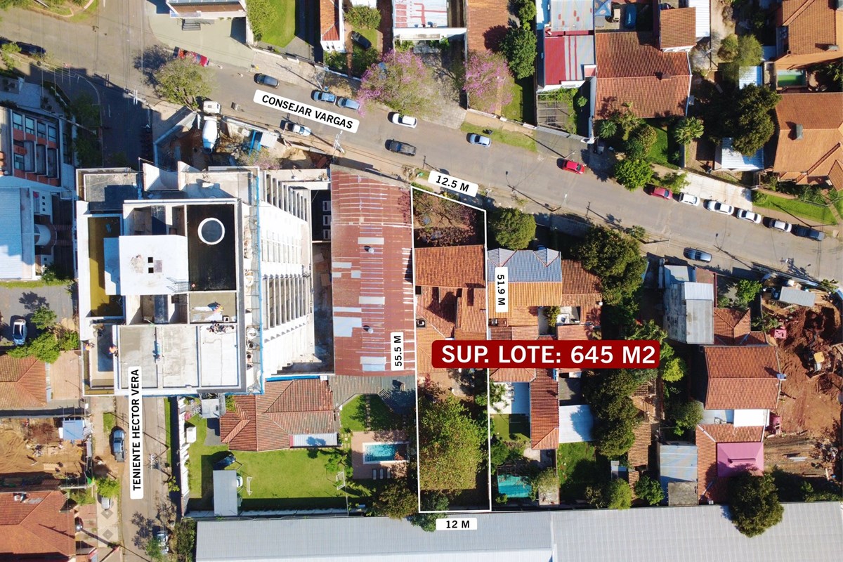 Con una superficie de de 645 m2, sobre la calle Concejal Vargas y a tan solo 150 metros de la Avenida Santa Teresa, esta — foto 2