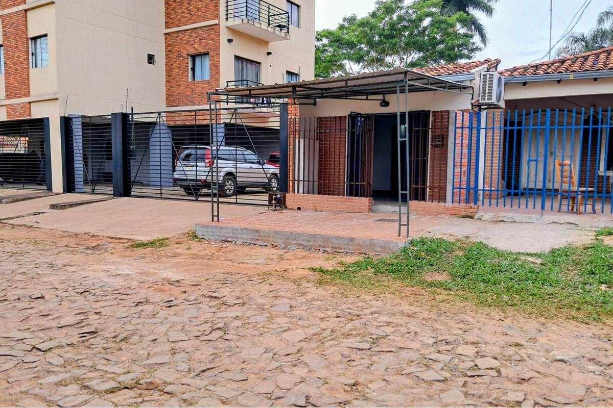 📍 Salón comercial en alquiler, zona Conmebol a 1 cuadra de la Avda. Jardín de Oro - Luque — foto 2