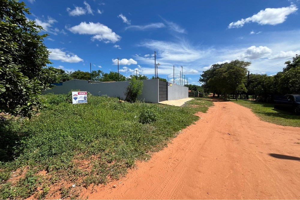 ¡Descubrí una oportunidad única en el corazón de Luque, Central, Paraguay! Este terreno residencial, recién ingresado al — foto 3