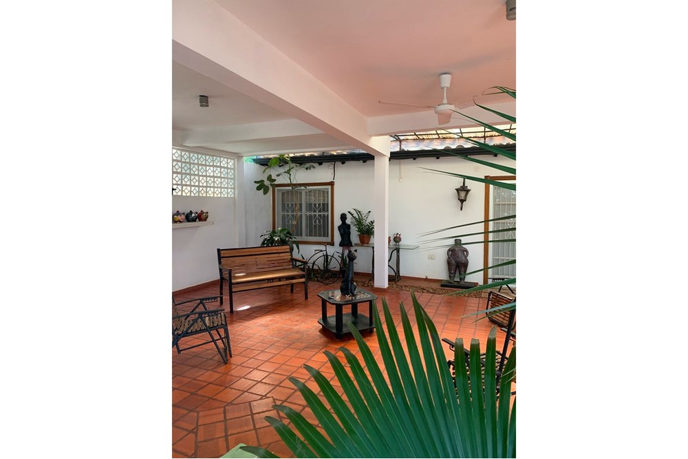 🏡 EN VENTA Casa en Barrio María Auxiliadora - Encarnación 🇵🇾 — foto 2