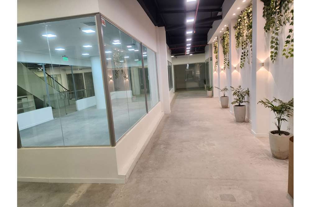 Local comercial en venta en Pettirossi, Asunción — foto 2