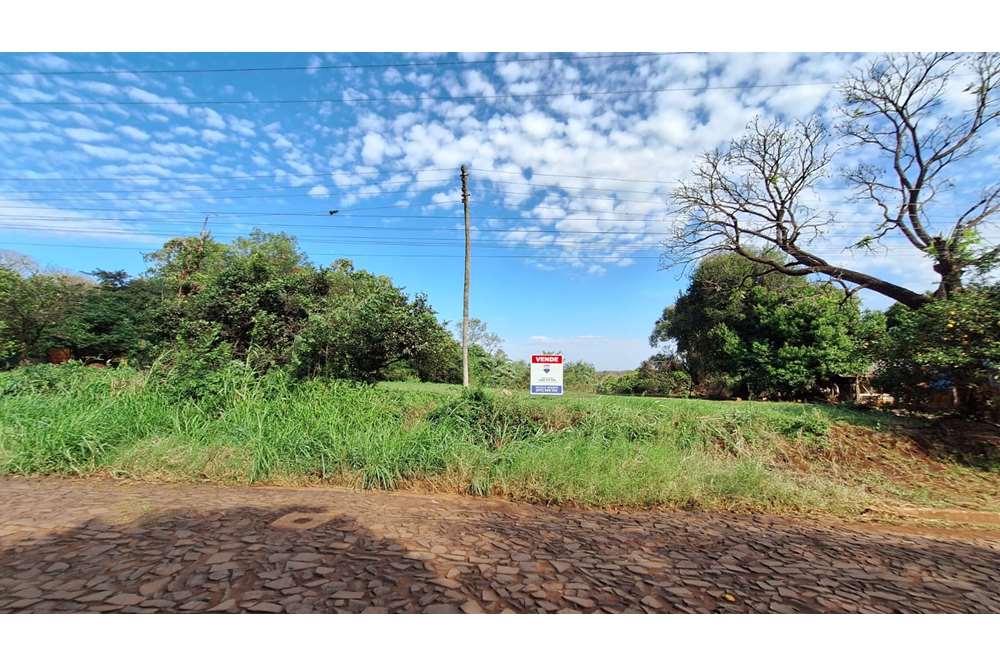 El terreno exclusivo en venta se encuentra en el Barrio Chaipe, en Encarnación. Tiene una amplia superficie de 5000m2 y  — foto 3