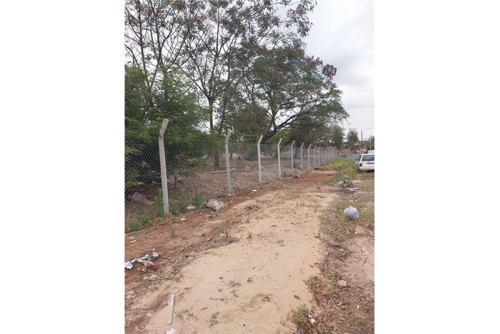 TERRENO PARA EMPRENDIMIENTO RESIDENCIAL, SOBRE CALLE AFALTADA ESPECIALMENTE DUPLEX CERCANO A LAS PRINCIPALES AVDAS TALES — foto 2