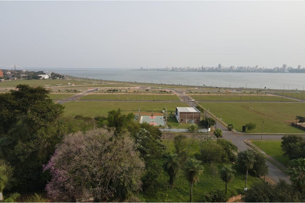 ✨Exclusiva oportunidad de adquirir una propiedad en pleno centro de Encarnación, con magnífica vista a la Costanera y al — foto 3