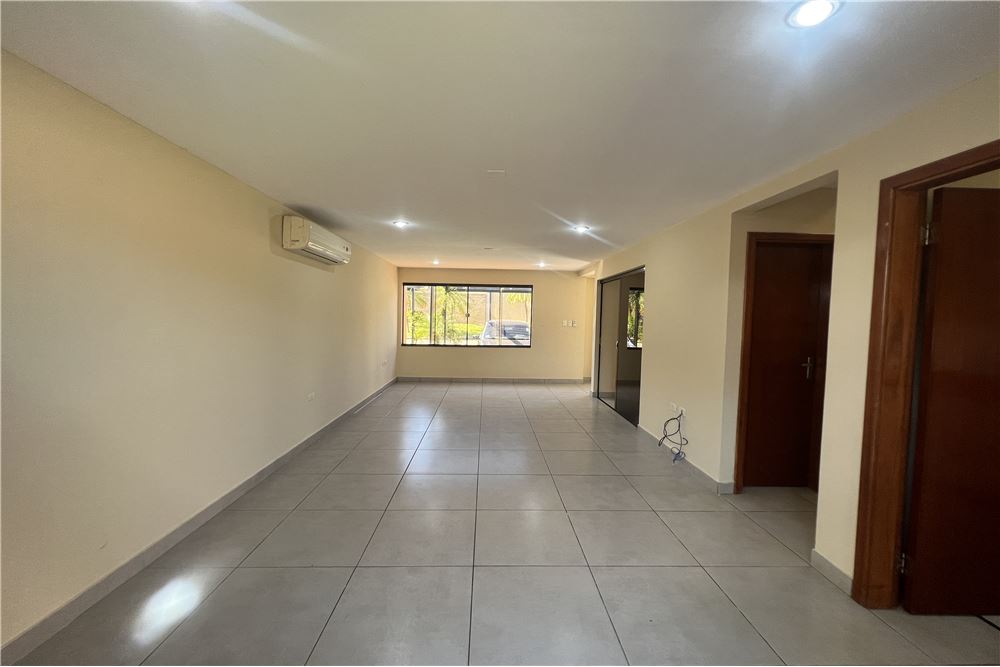 Casa en venta en Luque — foto 2