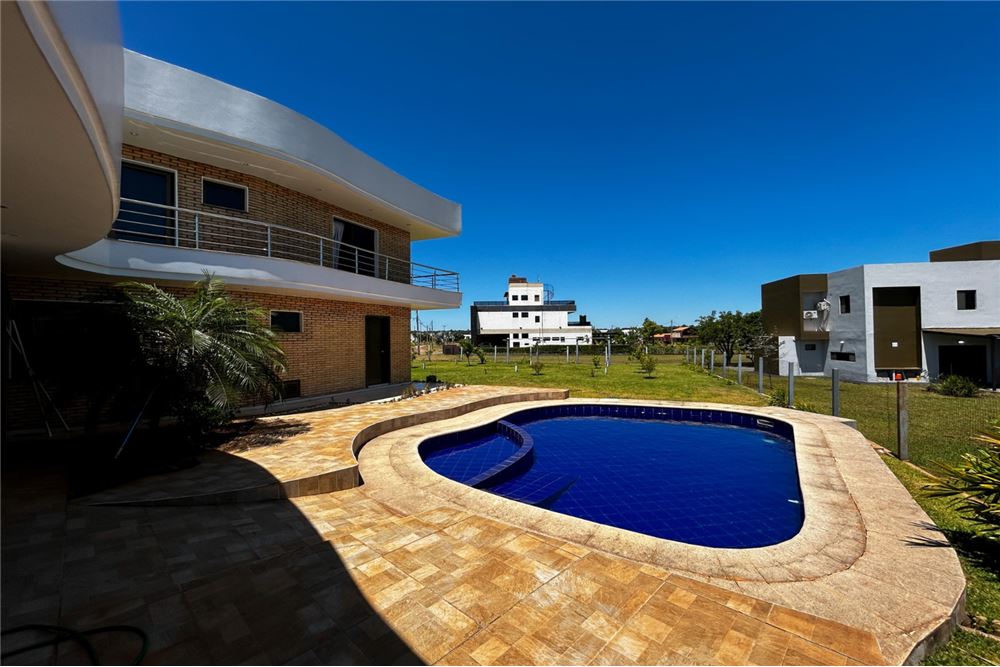 Casa en venta ubicada en el Condominio La Trinidad. Cuenta con 589 m2 y está distribuido con:  — foto 2