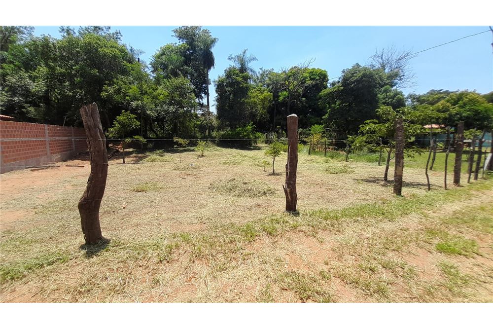 Se vende terreno ubicado en el barrio Valle Pucu de Aregua, dimensión de 12x31. — foto 2