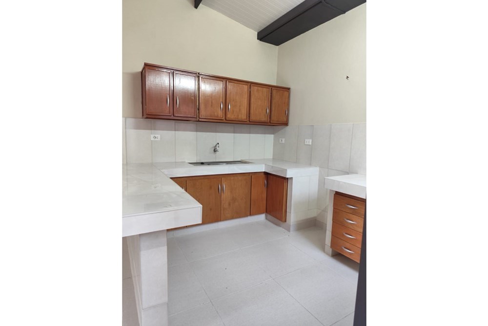 Edificio en venta en Guarambaré — foto 3