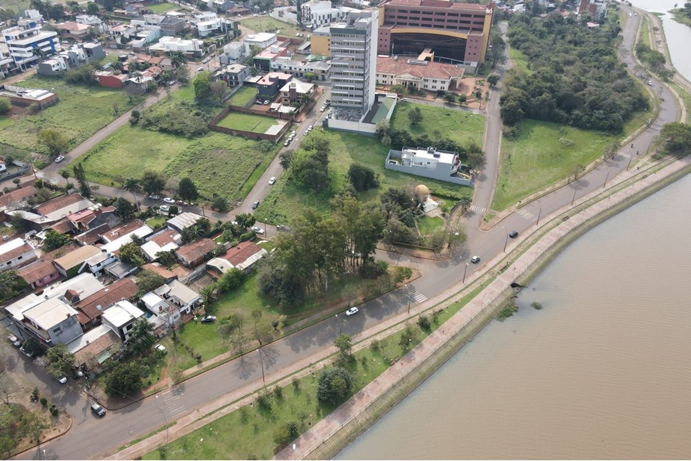 En VENTA una exclusiva propiedad ubicada en Encarnación, a tan solo 40 metros de la Costanera Este.  — foto 3