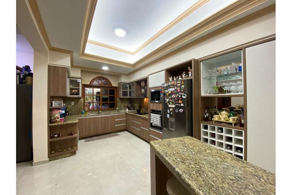 Esta hermosa residencia en venta se encuentra estratégicamente ubicada en la calle Posadas y Lomas Valentinas ( Encarnac — foto 2